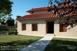 Viennaslide-04222230 Das Museum Carnuntinum in Bad Deutsch-Altenburg in Niederösterreich ist Teil und als sogenanntes Schatzhaus auch das Kernstück der ehemaligen Römerstadt Carnuntum. Es hat Geschichte und das Alltagsleben des antiken Legionslagers und der antiken Zivilstadt von Carnuntum zum Thema und präsentiert in seiner Ausstellung hauptsächlich Fundstücke aus den Grabungen auf diesen Plätzen. Mit über 2 Millionen Fundstücken im Depot ist es das größte Römermuseum in Österreich.