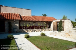 Viennaslide-04222243 Das Museum Carnuntinum in Bad Deutsch-Altenburg in Niederösterreich ist Teil und als sogenanntes Schatzhaus auch das Kernstück der ehemaligen Römerstadt Carnuntum. Es hat Geschichte und das Alltagsleben des antiken Legionslagers und der antiken Zivilstadt von Carnuntum zum Thema und präsentiert in seiner Ausstellung hauptsächlich Fundstücke aus den Grabungen auf diesen Plätzen. Mit über 2 Millionen Fundstücken im Depot ist es das größte Römermuseum in Österreich.