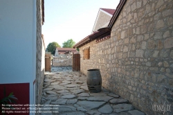 Viennaslide-04222249 Das Museum Carnuntinum in Bad Deutsch-Altenburg in Niederösterreich ist Teil und als sogenanntes Schatzhaus auch das Kernstück der ehemaligen Römerstadt Carnuntum. Es hat Geschichte und das Alltagsleben des antiken Legionslagers und der antiken Zivilstadt von Carnuntum zum Thema und präsentiert in seiner Ausstellung hauptsächlich Fundstücke aus den Grabungen auf diesen Plätzen. Mit über 2 Millionen Fundstücken im Depot ist es das größte Römermuseum in Österreich.