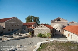 Viennaslide-04222256 Das Museum Carnuntinum in Bad Deutsch-Altenburg in Niederösterreich ist Teil und als sogenanntes Schatzhaus auch das Kernstück der ehemaligen Römerstadt Carnuntum. Es hat Geschichte und das Alltagsleben des antiken Legionslagers und der antiken Zivilstadt von Carnuntum zum Thema und präsentiert in seiner Ausstellung hauptsächlich Fundstücke aus den Grabungen auf diesen Plätzen. Mit über 2 Millionen Fundstücken im Depot ist es das größte Römermuseum in Österreich.