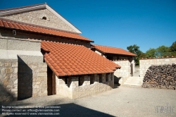 Viennaslide-04222273 Das Museum Carnuntinum in Bad Deutsch-Altenburg in Niederösterreich ist Teil und als sogenanntes Schatzhaus auch das Kernstück der ehemaligen Römerstadt Carnuntum. Es hat Geschichte und das Alltagsleben des antiken Legionslagers und der antiken Zivilstadt von Carnuntum zum Thema und präsentiert in seiner Ausstellung hauptsächlich Fundstücke aus den Grabungen auf diesen Plätzen. Mit über 2 Millionen Fundstücken im Depot ist es das größte Römermuseum in Österreich.