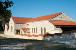 Viennaslide-04222274 Das Museum Carnuntinum in Bad Deutsch-Altenburg in Niederösterreich ist Teil und als sogenanntes Schatzhaus auch das Kernstück der ehemaligen Römerstadt Carnuntum. Es hat Geschichte und das Alltagsleben des antiken Legionslagers und der antiken Zivilstadt von Carnuntum zum Thema und präsentiert in seiner Ausstellung hauptsächlich Fundstücke aus den Grabungen auf diesen Plätzen. Mit über 2 Millionen Fundstücken im Depot ist es das größte Römermuseum in Österreich.