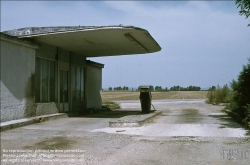 Viennaslide-04280125 Niederösterreich, aufgelassene Tankstelle