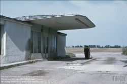 Viennaslide-04280126 Niederösterreich, aufgelassene Tankstelle