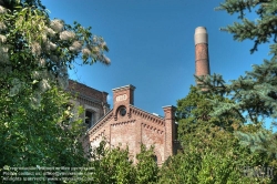 Viennaslide-04300150h 1818 erbauten die Gebrüder Gradner und Anton Girardoni eine Spinnfabrik, die 1819 in Betrieb ging und die sich 1869 im Eigentum von Josef Poschon und Söhne befand.