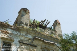 Viennaslide-04301936 Schloss Pottendorf war ein bis nach 1945 bedeutendes Wasserschloss in der niederösterreichischen Gemeinde Pottendorf. Es wurde 1130 erstmals urkundlich mit Rudolf von Pottendorf erwähnt und dürfte kurz vorher erbaut worden sein. Es ist heute weitgehend ruinös, obwohl es samt Kapelle und Parkanlagen unter Denkmalschutz steht.