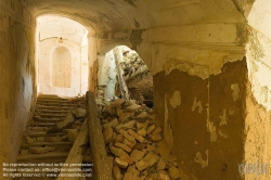 Viennaslide-04301939 Schloss Pottendorf war ein bis nach 1945 bedeutendes Wasserschloss in der niederösterreichischen Gemeinde Pottendorf. Es wurde 1130 erstmals urkundlich mit Rudolf von Pottendorf erwähnt und dürfte kurz vorher erbaut worden sein. Es ist heute weitgehend ruinös, obwohl es samt Kapelle und Parkanlagen unter Denkmalschutz steht.