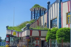 Viennaslide-04310112 Hundertwasser-Autobahnrasthaus Bad Fischau
Friedensreich Hundertwasser 1989-1990
2721 Bad Fischau, Österreich