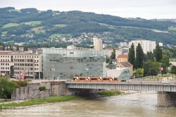 Viennaslide-04410137 Österreich, Linz, Donau, Nibelungenbrücke und Ars Electronica Center - Austria, Linz, Danube, Ars Electronica Center