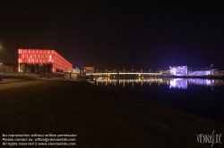 Viennaslide-04411105 Linz, Lentos Museum (links), Donau, Ars Electronica Center (rechts)