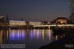 Viennaslide-04411106 Linz, Brückenkopfgebäude und Nibelungenbrücke. Die beiden neoklassizistische Monumentalbauten stammen aus der nationalsozialistischen Ära. Die Gebäude wurden ab 1940 durch Reichsbaurat Roderich Fick errichtet. Das verwendete Baumaterial stammte zumindest zum Teil aus den Steinbrüchen des KZ Mauthausen.