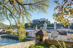 Viennaslide-04510821f Salzburg, Stadtpanorama vom Kapuzinerberg, vorne der Dom, im Hintergrund die Festung Hohensalzburg - Salzburg, Panoramic View with Dome and Hohensalzburg Castle in the Background