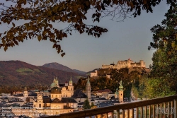 Viennaslide-04510903f Salzburg, Blick vom Mönchsberg auf das Stadtpanorama am Abend, im Hintergrund die Festung Hohensalzburg - Salzburg, Panoramic View from Mönchsberg at Evening Time, Hohensalzburg Castle in the Background