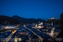 Viennaslide-04510913 Salzburg, Blick vom Mönchsberg auf das Stadtpanorama am Abend, im Hintergrund die Festung Hohensalzburg - Salzburg, Panoramic View from Mönchsberg at Evening Time, Hohensalzburg Castle in the Background