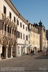 Viennaslide-04832513 Das Kornmesserhaus in Bruck an der Mur gilt als einer der schönsten gotischen Profanbauten Österreichs. Es entstand in den Jahren 1499 bis 1505 für den Hammerherrn Pankraz Kornmeß und ist in seiner Gestaltung von venezianischen Palästen der damaligen Zeit beeinflusst, wie sich beispielsweise an der reich verzierten offenen Arkadenfassade sehen lässt.