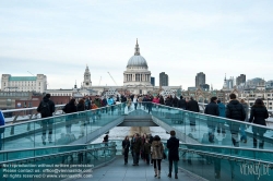 Viennaslide-05110502 Die Millennium Bridge ist eine Fußgängerbrücke über die Themse in London. Sie verbindet die City of London auf der Nordseite mit dem Stadtteil Southwark im Stadtbezirk London Borough of Southwark auf der Südseite.