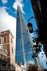 Viennaslide-05170303 The Shard, auch Shard London Bridge (vormals London Bridge Tower, auch Shard of Glass; von englisch shard ‚Scherbe‘, ‚Splitter‘), ist ein Wolkenkratzer in London, der mit 310 Meter von Juli bis Oktober 2012 das höchste Gebäude Europas war.