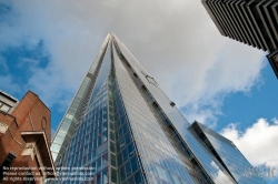 Viennaslide-05170304 The Shard, auch Shard London Bridge (vormals London Bridge Tower, auch Shard of Glass; von englisch shard ‚Scherbe‘, ‚Splitter‘), ist ein Wolkenkratzer in London, der mit 310 Meter von Juli bis Oktober 2012 das höchste Gebäude Europas war.