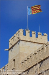 Viennaslide-05450005 Spanien, Valencia, Flagge von Valencia am Turm der Seidenbörse (Lonja de la Seda) // Spain, Valencia, Flag of Valencia on top of Silk Exchange (Lonja de la Seda)