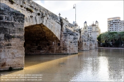 Viennaslide-05451145 Spanien, Valencia, Park im trockengelegten Flussbett des Turia, Pont de la Trinitat // Spain, Valencia, Garden in the bed of former River Turia, Pont de la Trinitat