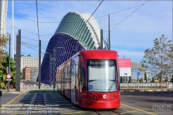 Viennaslide-05459406 Spanien, Valencia, Straßenbahnlinie 10, Bombardier Flexity Outlook vor Ciutat de les Arts i les Ciències von Santiago Calatrava, im Hintergrund Agora // Spain, Valencia, Tram Line 10, Bombardier Flexity Outlook in Front of City of Arts and Science by Santiago Calatrava, Agora in the background