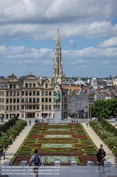 Viennaslide-05810105 Brüssel, Mont des Arts, im Hintergrund der Rathausturm. Der Mont des Arts oder Kunstberg ist ein historischer Platz auf einer Erhebung im Zentrum von Brüssel umgeben vom Albertinagarten, der Namenstrasse sowie dem Sabel- und dem Königsplatz. - Brussels, Mont des Arts with City Hall Tower in the Background (Bruxelles, Brussel)