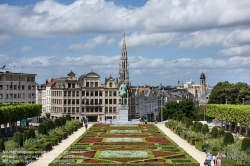 Viennaslide-05810107 Brüssel, Mont des Arts, im Hintergrund der Rathausturm; Der Mont des Arts oder Kunstberg ist ein historischer Platz auf einer Erhebung im Zentrum von Brüssel umgeben vom Albertinagarten, der Namenstrasse sowie dem Sabel- und dem Königsplatz. - Brussels, Mont des Arts with City Hall Tower in the Background (Bruxelles, Brussel)