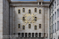 Viennaslide-05810110 Brüssel, Mont des Arts, Dynastiegebouw, Jacquemart Clock; Der Mont des Arts oder Kunstberg ist ein historischer Platz auf einer Erhebung im Zentrum von Brüssel umgeben vom Albertinagarten, der Namenstrasse sowie dem Sabel- und dem Königsplatz. - Brussels, Mont des Arts, Dynastiegebouw, Jacquemart Clock (Bruxelles, Brussel)