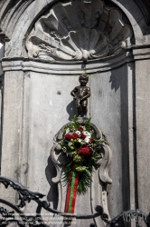 Viennaslide-05811301 Der Manneken Pis (brabantisch für „wasserlassendes Männlein“), auch le Petit Julien genannt, ist eine Brunnenfigur eines urinierenden Knaben. Sie ist eines der Wahrzeichen der belgischen Hauptstadt Brüssel.