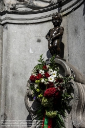 Viennaslide-05811303 Der Manneken Pis (brabantisch für „wasserlassendes Männlein“), auch le Petit Julien genannt, ist eine Brunnenfigur eines urinierenden Knaben. Sie ist eines der Wahrzeichen der belgischen Hauptstadt Brüssel.