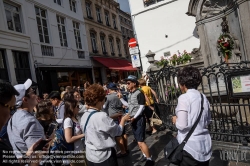 Viennaslide-05811305 Der Manneken Pis (brabantisch für „wasserlassendes Männlein“), auch le Petit Julien genannt, ist eine Brunnenfigur eines urinierenden Knaben. Sie ist eines der Wahrzeichen der belgischen Hauptstadt Brüssel.