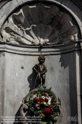 Viennaslide-05811306 Der Manneken Pis (brabantisch für „wasserlassendes Männlein“), auch le Petit Julien genannt, ist eine Brunnenfigur eines urinierenden Knaben. Sie ist eines der Wahrzeichen der belgischen Hauptstadt Brüssel.