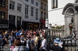 Viennaslide-05811307 Der Manneken Pis (brabantisch für „wasserlassendes Männlein“), auch le Petit Julien genannt, ist eine Brunnenfigur eines urinierenden Knaben. Sie ist eines der Wahrzeichen der belgischen Hauptstadt Brüssel.