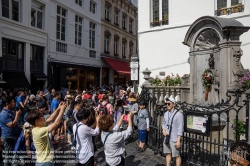 Viennaslide-05811308 Der Manneken Pis (brabantisch für „wasserlassendes Männlein“), auch le Petit Julien genannt, ist eine Brunnenfigur eines urinierenden Knaben. Sie ist eines der Wahrzeichen der belgischen Hauptstadt Brüssel.