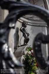 Viennaslide-05811309 Der Manneken Pis (brabantisch für „wasserlassendes Männlein“), auch le Petit Julien genannt, ist eine Brunnenfigur eines urinierenden Knaben. Sie ist eines der Wahrzeichen der belgischen Hauptstadt Brüssel.