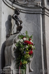 Viennaslide-05811310 Der Manneken Pis (brabantisch für „wasserlassendes Männlein“), auch le Petit Julien genannt, ist eine Brunnenfigur eines urinierenden Knaben. Sie ist eines der Wahrzeichen der belgischen Hauptstadt Brüssel.
