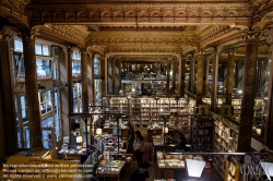 Viennaslide-05815108 Brüssel, Les Galeries Royales Saint-Hubert, Koninklijke Sint-Hubertusgalerijen
Die Galeries Royales Saint-Hubert (Niederländisch: Sint-Hubertusgalerij, auch Koninginnegalerij bzw. Galerie de la Reine) ist eine Ladenpassage in Brüssel, eröffnet 1847.