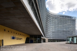 Viennaslide-05817106f Brüssel, Europaviertel, Europäische Kommission, Berlaymont-Gebäude
Das 1963 bis 1967 erbaute Berlaymont-Gebäude in Brüssel ist der Sitz der Europäischen Kommission. Es liegt am östlichen Rand der Stadt Brüssel an der rue de la Loi/Wetstraat.