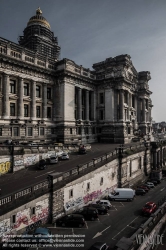 Viennaslide-05817705 Der Justizpalast von Brüssel (französisch Palais de Justice de Bruxelles, niederländisch Justitiepaleis van Brussel) ist das bedeutendste Gerichtsgebäude Belgiens. Es wurde zwischen 1866 und 1883 nach Plänen des Architekten Joseph Poelaert im Stil des Eklektizismus in der belgischen Hauptstadt Brüssel errichtet und war der größte Justizpalast des 19. Jahrhunderts.