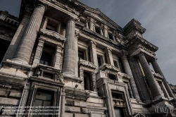 Viennaslide-05817707 Der Justizpalast von Brüssel (französisch Palais de Justice de Bruxelles, niederländisch Justitiepaleis van Brussel) ist das bedeutendste Gerichtsgebäude Belgiens. Es wurde zwischen 1866 und 1883 nach Plänen des Architekten Joseph Poelaert im Stil des Eklektizismus in der belgischen Hauptstadt Brüssel errichtet und war der größte Justizpalast des 19. Jahrhunderts.