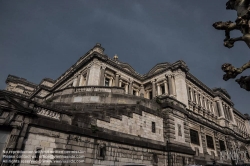 Viennaslide-05817715 Der Justizpalast von Brüssel (französisch Palais de Justice de Bruxelles, niederländisch Justitiepaleis van Brussel) ist das bedeutendste Gerichtsgebäude Belgiens. Es wurde zwischen 1866 und 1883 nach Plänen des Architekten Joseph Poelaert im Stil des Eklektizismus in der belgischen Hauptstadt Brüssel errichtet und war der größte Justizpalast des 19. Jahrhunderts.