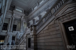 Viennaslide-05817732 Der Justizpalast von Brüssel (französisch Palais de Justice de Bruxelles, niederländisch Justitiepaleis van Brussel) ist das bedeutendste Gerichtsgebäude Belgiens. Es wurde zwischen 1866 und 1883 nach Plänen des Architekten Joseph Poelaert im Stil des Eklektizismus in der belgischen Hauptstadt Brüssel errichtet und war der größte Justizpalast des 19. Jahrhunderts.