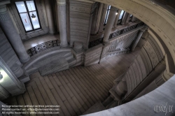 Viennaslide-05817737 Der Justizpalast von Brüssel (französisch Palais de Justice de Bruxelles, niederländisch Justitiepaleis van Brussel) ist das bedeutendste Gerichtsgebäude Belgiens. Es wurde zwischen 1866 und 1883 nach Plänen des Architekten Joseph Poelaert im Stil des Eklektizismus in der belgischen Hauptstadt Brüssel errichtet und war der größte Justizpalast des 19. Jahrhunderts.