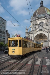 Viennaslide-05819714 Brüssel, Tramwayparade '150 Jahre Tramway in Brüssel' am 1. Mai 2019, Kirche Sainte-Marie im Hintergrund - Brussels, Parade '150 Years Tramway', May 1st, 2019 with Church St Mary in the Background