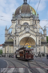 Viennaslide-05819742 Brüssel, Tramwayparade '150 Jahre Tramway in Brüssel' am 1. Mai 2019, Kirche Sainte-Marie im Hintergrund - Brussels, Parade '150 Years Tramway', May 1st, 2019 with Church St Mary in the Background