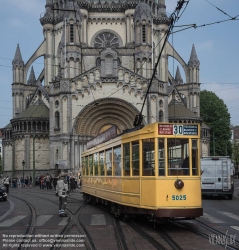 Viennaslide-05819756 Brüssel, Tramwayparade '150 Jahre Tramway in Brüssel' am 1. Mai 2019, Kirche Sainte-Marie im Hintergrund - Brussels, Parade '150 Years Tramway', May 1st, 2019 with Church St Mary in the Background