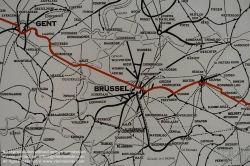 Viennaslide-05819969 Am 8. September 1887 wurde die mehrgleisige Nachbarschaftsbahnstrecke Schepdaal - Brüssel Ninoofsepoort in Betrieb genommen. Das Depot der Linie befindet sich in Schepdaal . Dieses Depot wurde ab dem 5. Mai 1962 als Nationalmuseum für die Nachbarschaftsbahnen genutzt. Bis 1968 diente das Depot noch als Straßenbahndepot für die Strecke Brüssel - Ninove (Linie Ni). Diese Straßenbahnlinie wurde am 21. Februar 1970 eingestellt.
1993 wurde das gesamte Gelände (Bahnhofsgebäude und Schuppen) geschützt. Das Museum wurde von Freiwilligen verwaltet und 1999 wegen Renovierungsarbeiten geschlossen. Zehn Jahre später, am 1. Juli 2009, wurde das Museum von der gemeinnützigen Organisation 