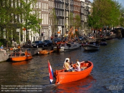 Viennaslide-05913003 Koninginnedag (deutsch Königinnentag) ist Nationalfeiertag in den Niederlanden, der jährlich am 30. April gefeiert wird. An diesem Tag feiern die Niederländer den Geburtstag ihrer Königin.