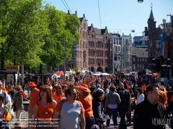 Viennaslide-05913004 Koninginnedag (deutsch Königinnentag) ist Nationalfeiertag in den Niederlanden, der jährlich am 30. April gefeiert wird. An diesem Tag feiern die Niederländer den Geburtstag ihrer Königin.