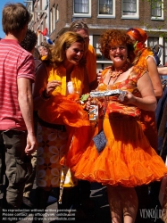 Viennaslide-05913018 Koninginnedag (deutsch Königinnentag) ist Nationalfeiertag in den Niederlanden, der jährlich am 30. April gefeiert wird. An diesem Tag feiern die Niederländer den Geburtstag ihrer Königin.